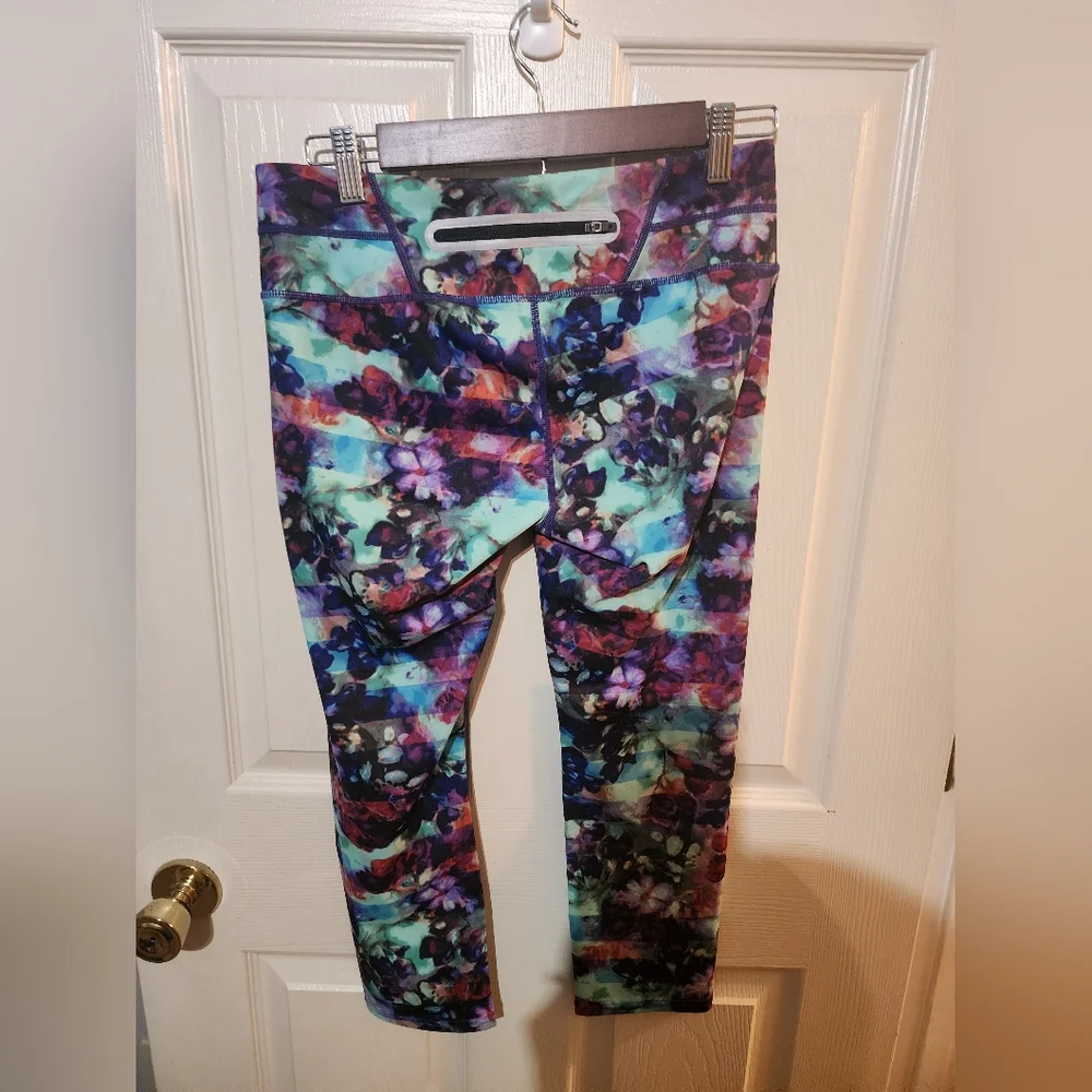 Athleta Multicolor Capri Leggings - Picture 3 of 4